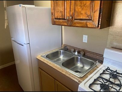 3rd image of 901 11th St #5