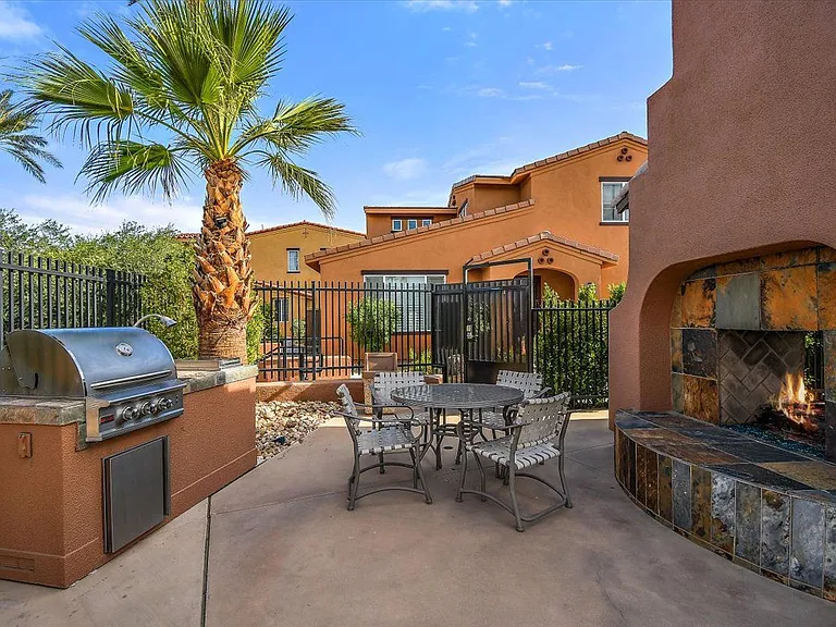 52210 Rosewood Ln — Photo 35