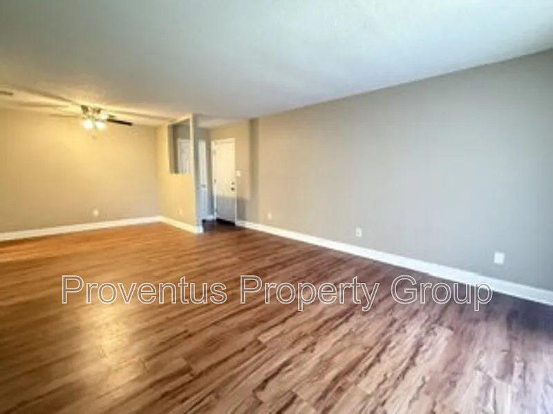 2 bed, 1.0 bath, 937 sqft, $1,200 — Photo 3