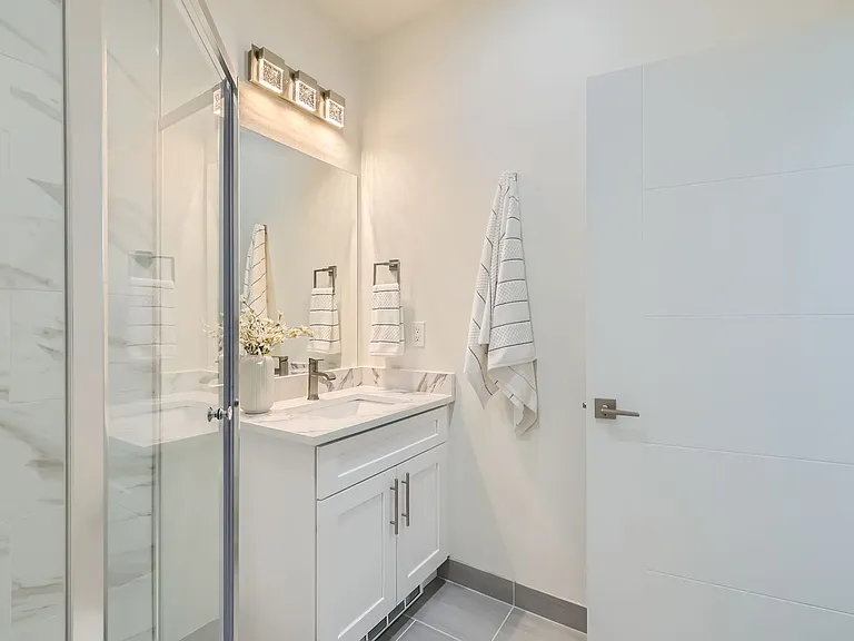 18331 1st Ave NE — Photo 5