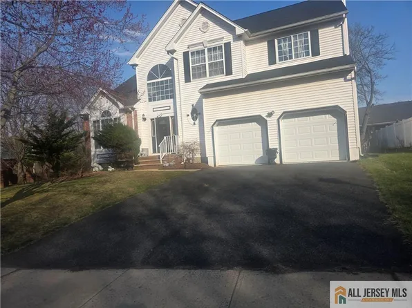 4 Heritage Dr, South River, NJ 08882