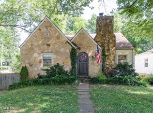 1021 NE Ashwood Pl, Knoxville, TN 37917