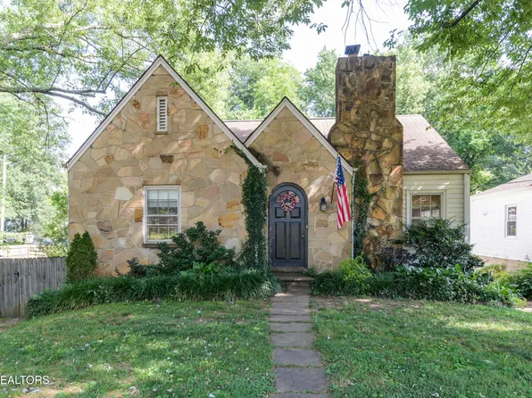 1021 NE Ashwood Pl, Knoxville, TN 37917