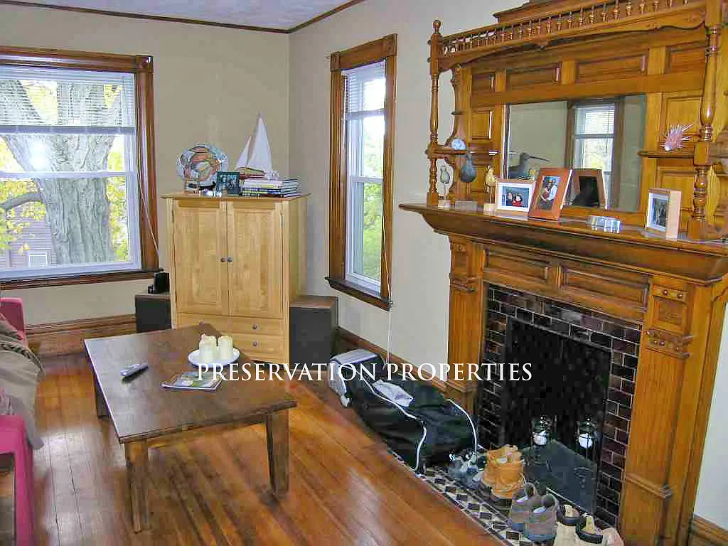 465 Auburn St — Photo 3