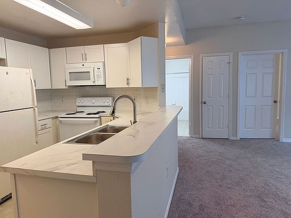 5th image of 2025 Erving Cir APT 103