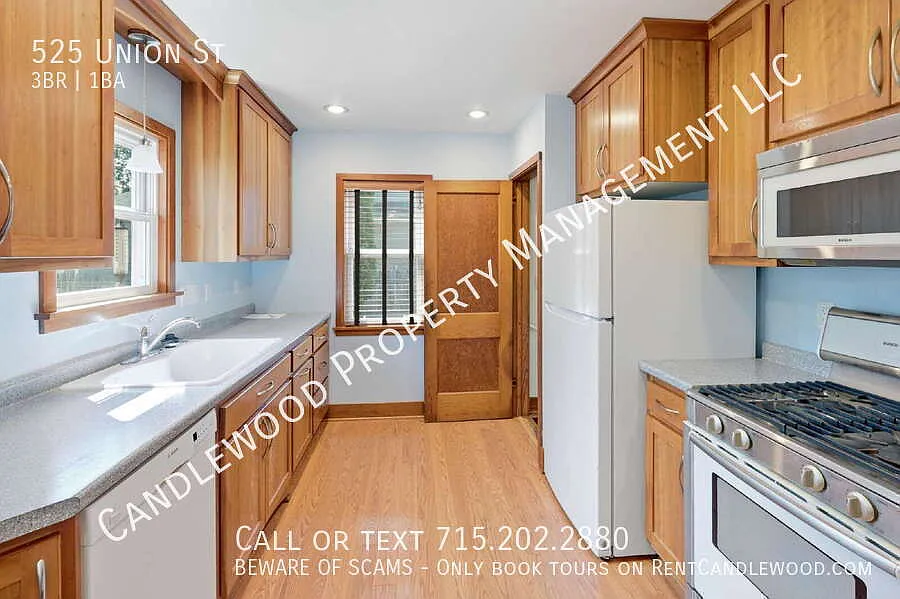 Charming 3-Bed Home in Stevens Point available Now! — Photo 2