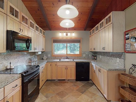 3rd image of 17275 Ladino Ave