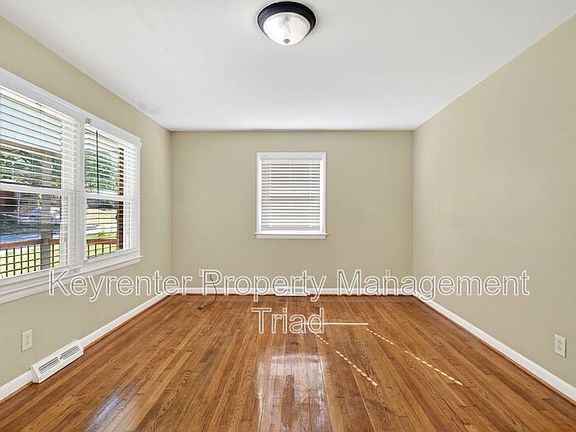 4th image of 1821 W Meadowview Rd