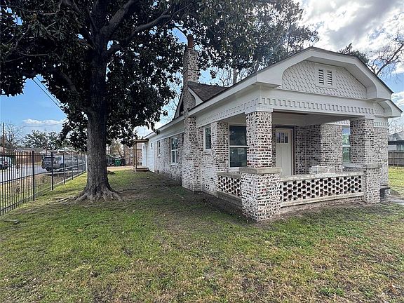 2nd image of 1208 Caplin St