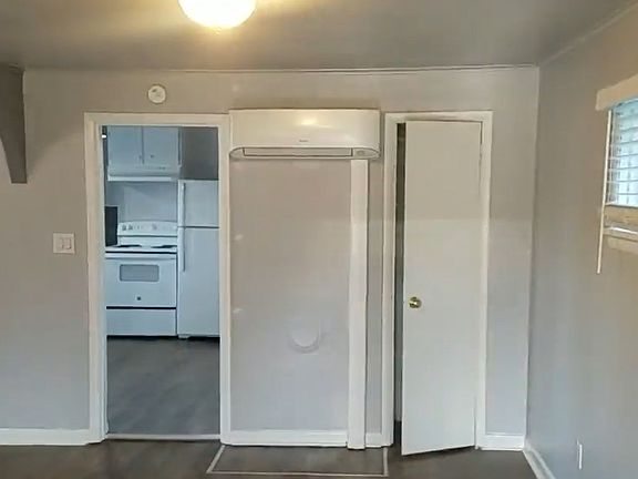 2nd image of 2503 Oakes Ave