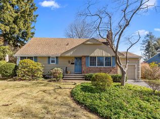 31 Rellim Dr, Glen Cove, NY 11542