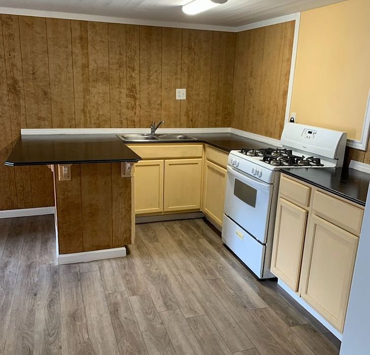 1st image of 118 1/2 10th St
