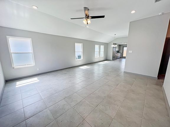 3rd image of 6802 El Jinete Dr