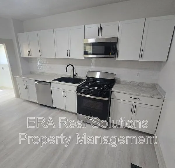 133 N Eureka Ave — Photo 8