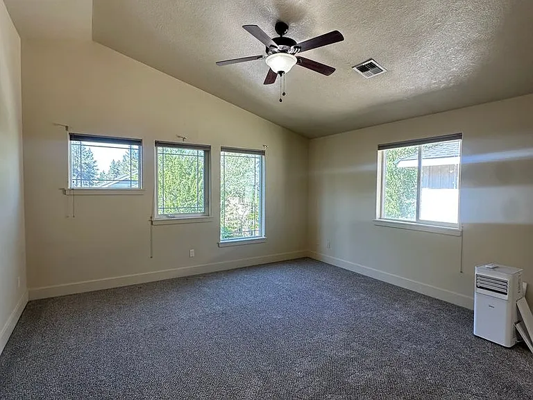 20159 Merriewood Ln — Photo 12