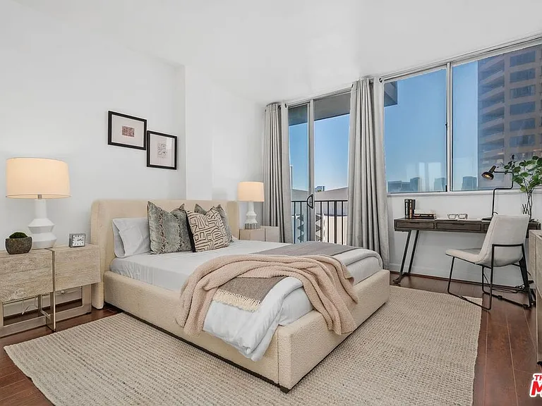 10433 Wilshire Blvd #602 — Photo 13