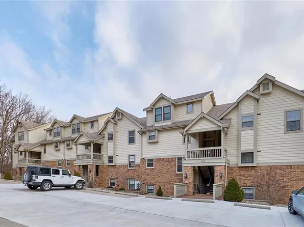 2304 Yellowstone Park Ct APT E, Maryland Heights, MO 63043