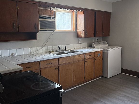3rd image of 1255 22nd St NE
