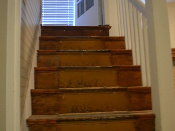 Entry stairwell - new carpet to be installed