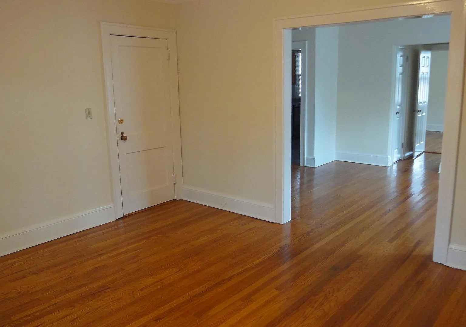 1 bed, 1000 sqft, $1,800 — Photo 2