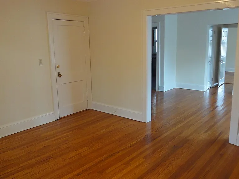12 Robin Rd — Photo 2