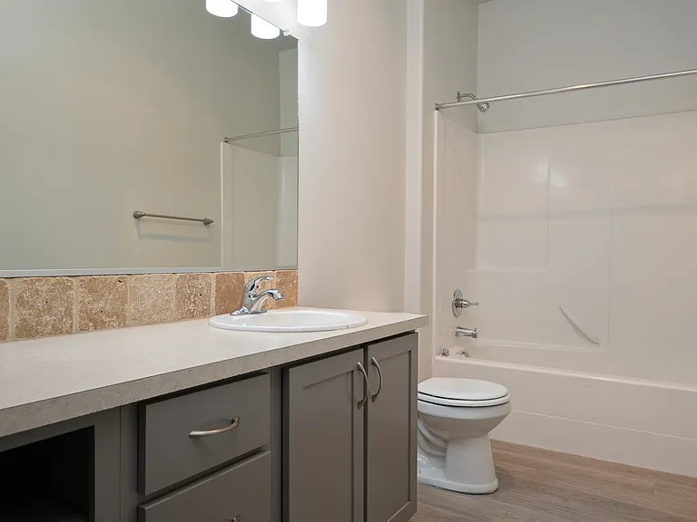 Leverich | Bathroom