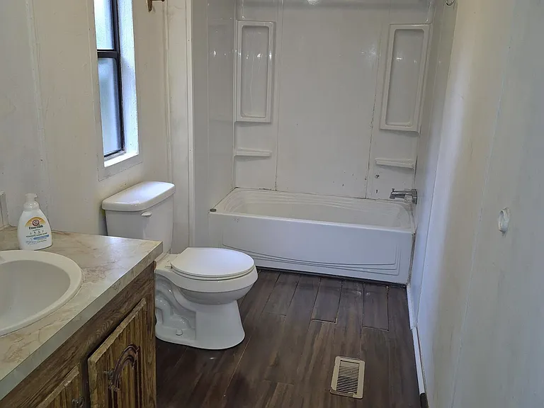 121 Cris Dr — Photo 7