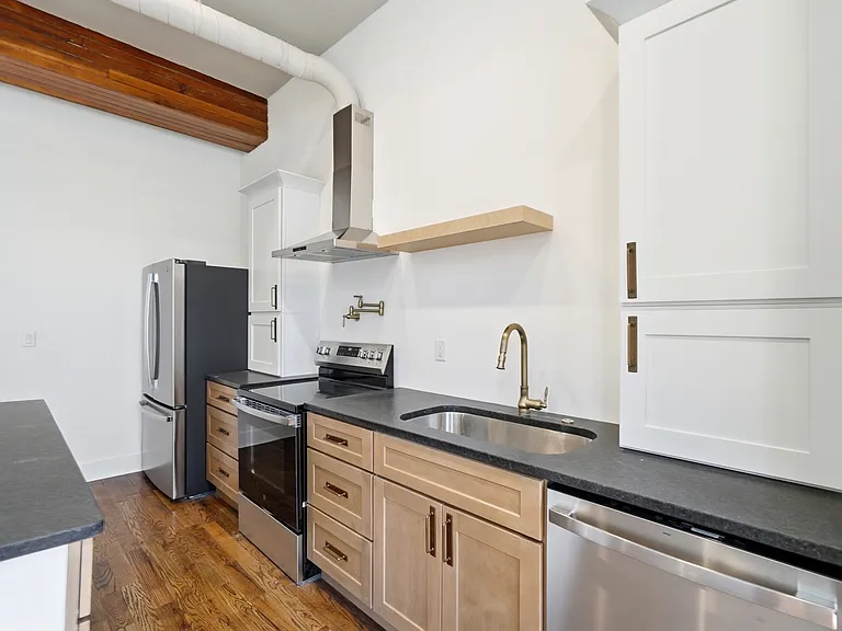 907 Main St #9 — Photo 9