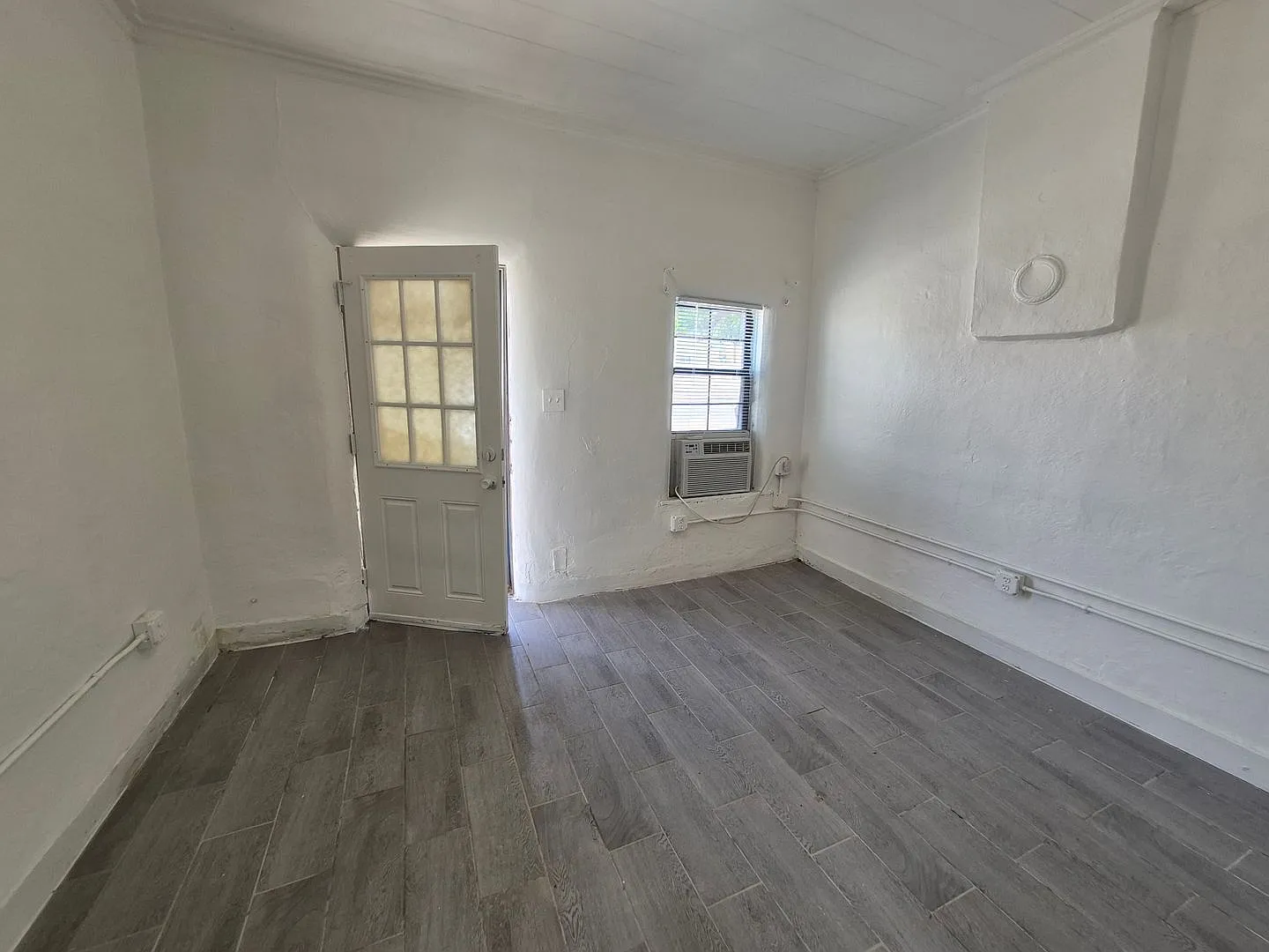 2nd Ave Apartments — Photo 3