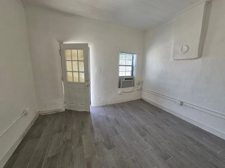 2nd Ave Apartments — Photo 3