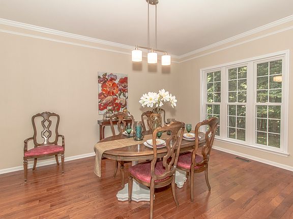 4th image of 4224 Belle Meade Cir