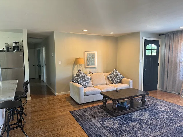 3 bed, 2300 sqft, $5,000 — Photo 3
