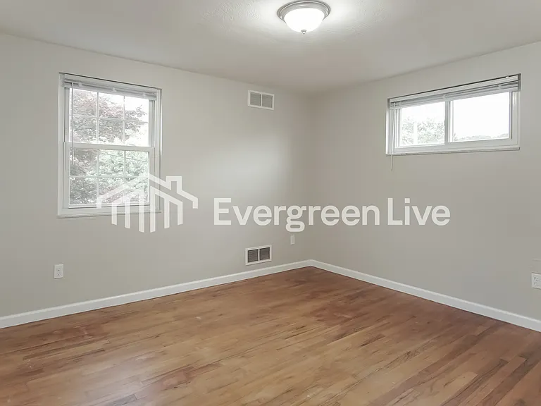 5337 Elmwood Dr — Photo 9