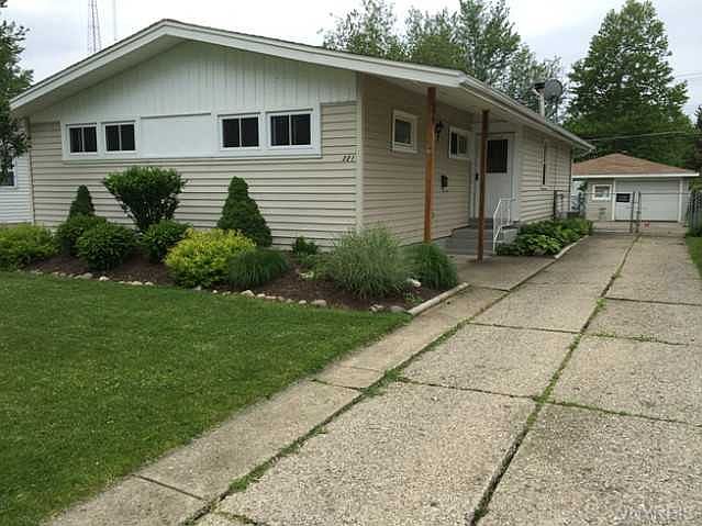 1st image of 221 Tampa Dr