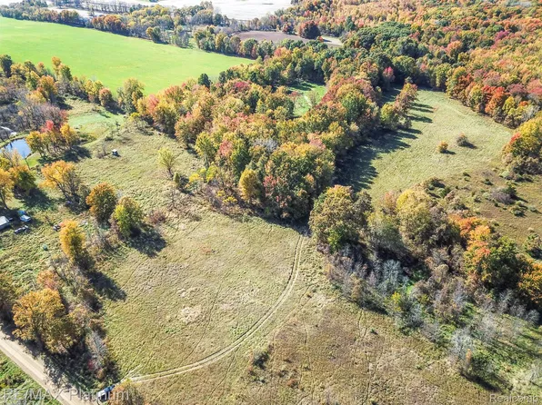 9463 Stow Rd, Fowlerville, MI 48836