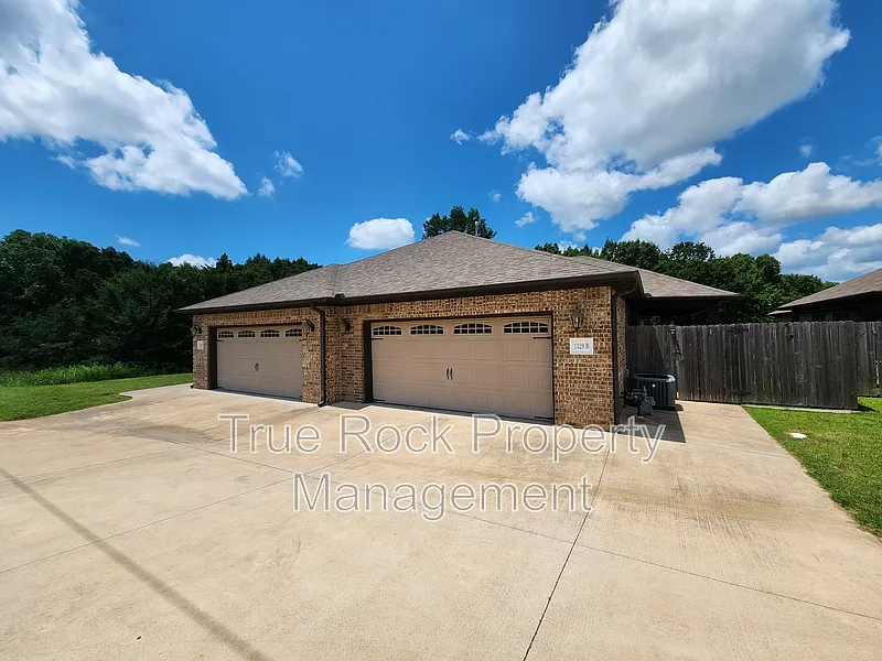 1329 N Monte Vista St #B