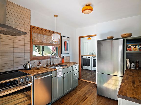 4th image of 2348 Echo Park Ave