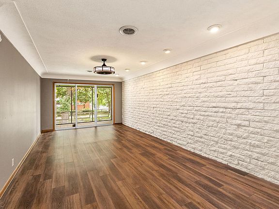2nd image of 4225 Grand Ave APT 9