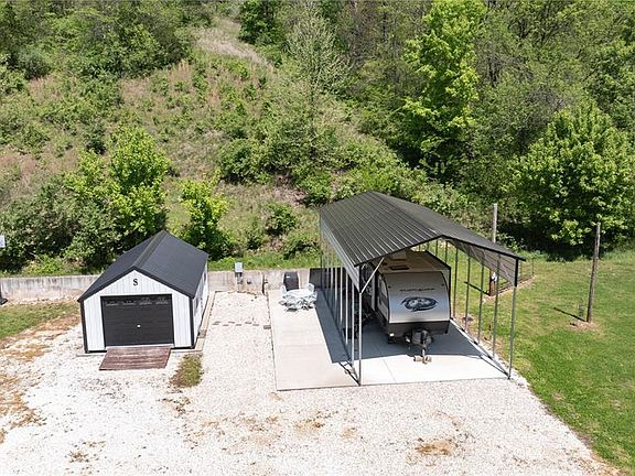 2nd image of 1060 Godar Hollow Rd