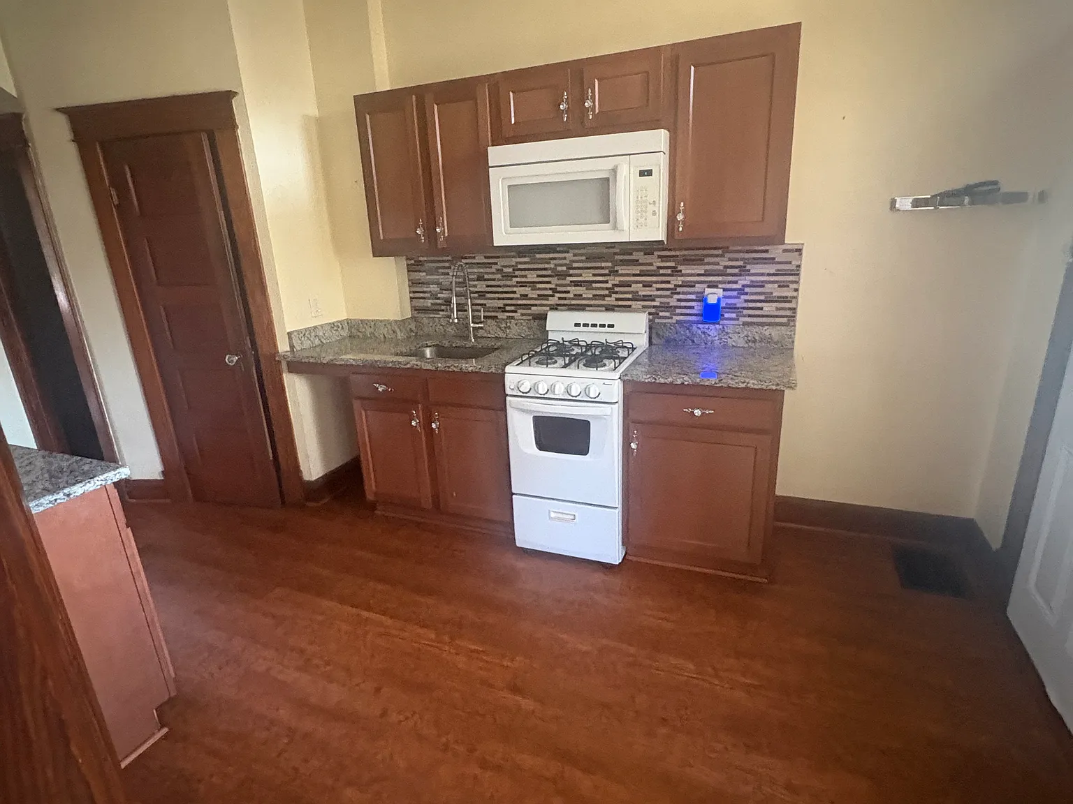 3 bed, $1,800 — Photo 4