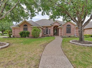 2 Inverness Ct, Mansfield, TX 76063