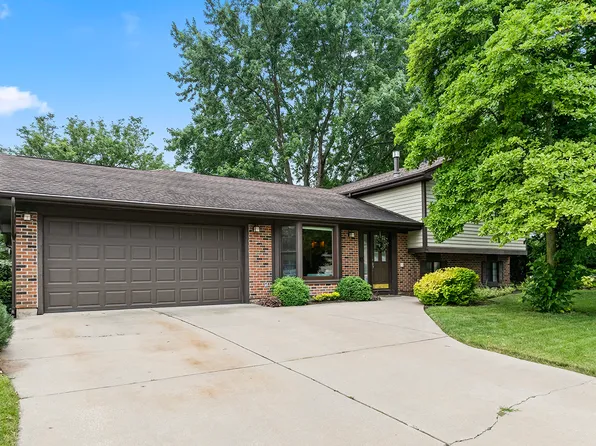 2269 Waterfall Ln, Hanover Park, IL 60133