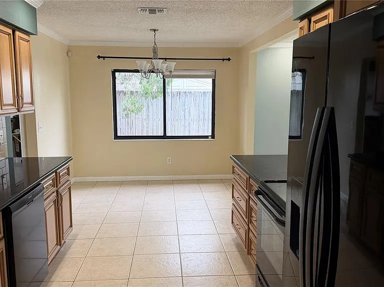 6411 Santa Monica Dr — Photo 5