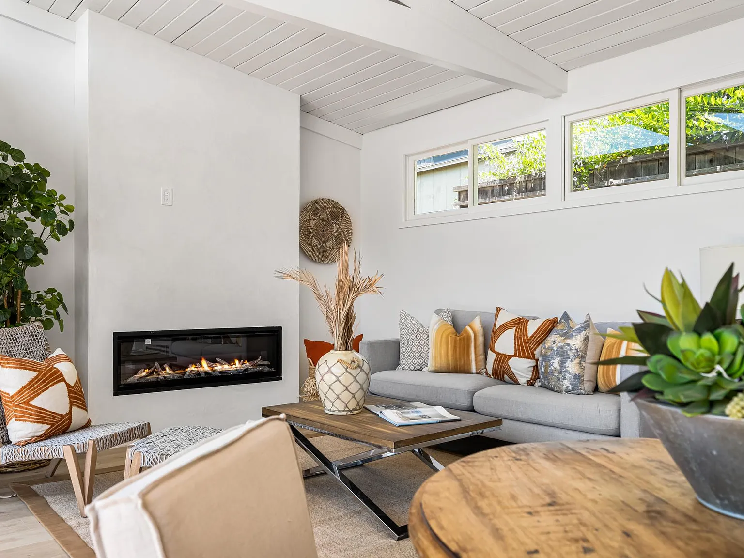 2 bed, 850 sqft, $5,700 — Photo 3