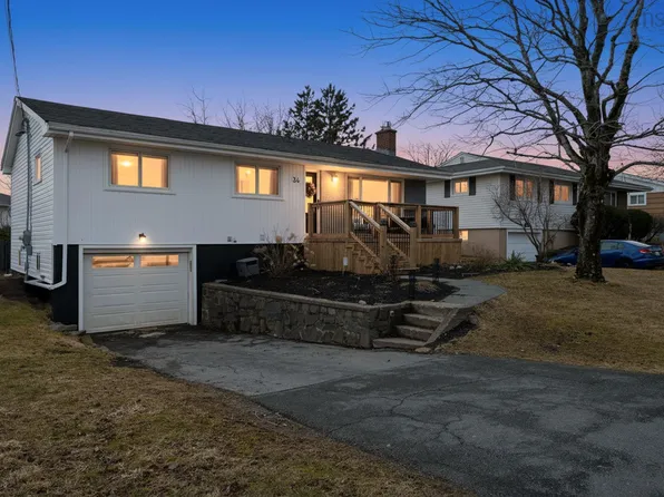 34 Grimes Ave, Dartmouth, NS B2W 3L7
