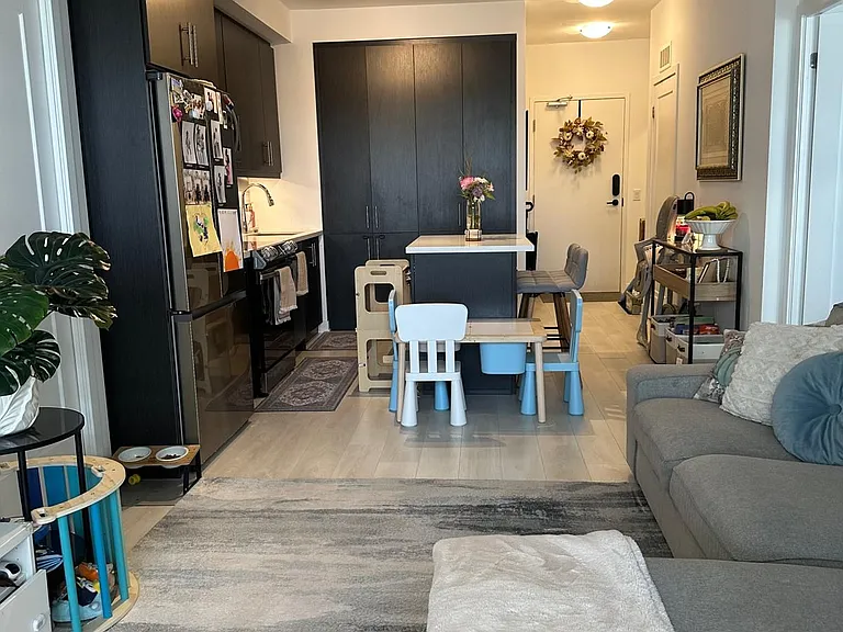 95 Oneida Cres #1008 — Photo 4