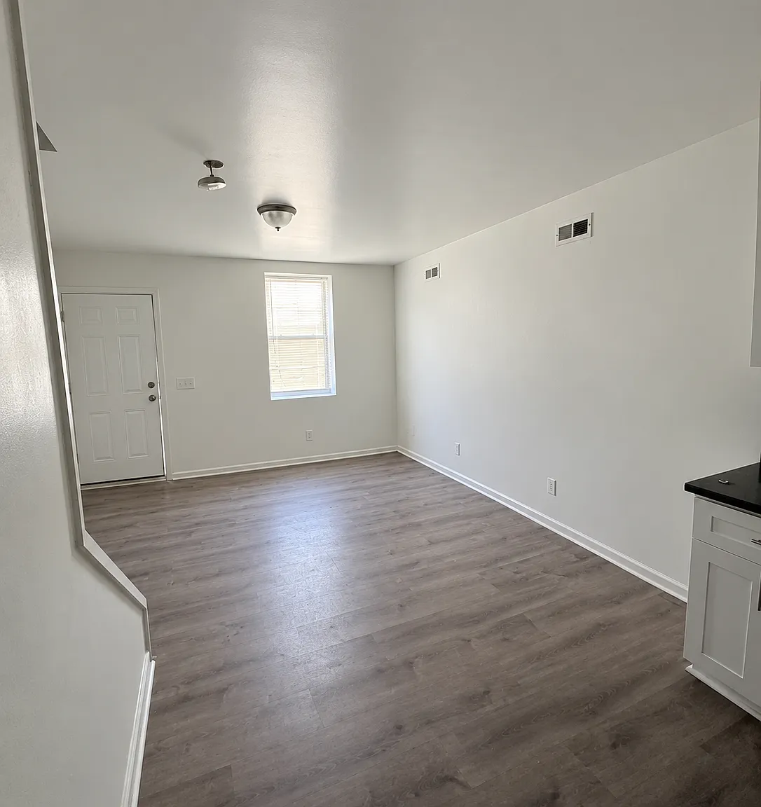 3 bed, 868 sqft, $1,500 — Photo 2