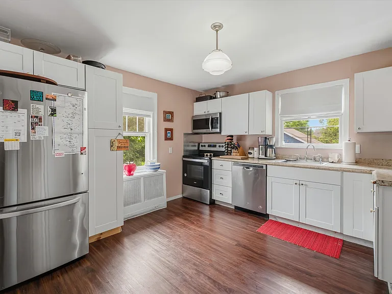 108 Hooker Ave — Photo 9