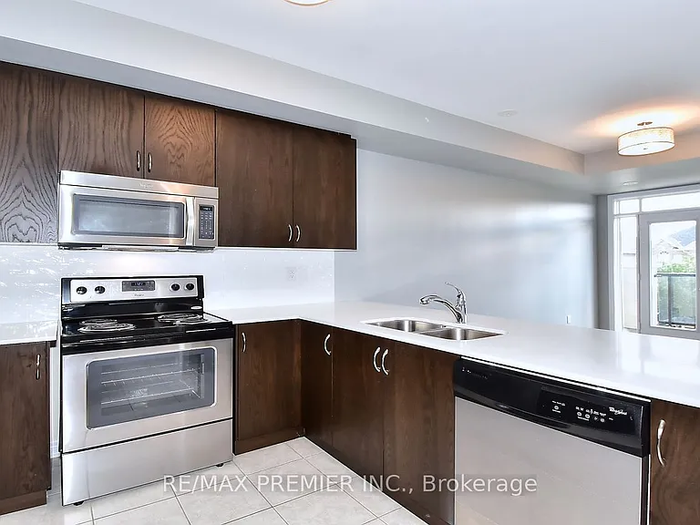 105 Kayla Cres #10 — Photo 6