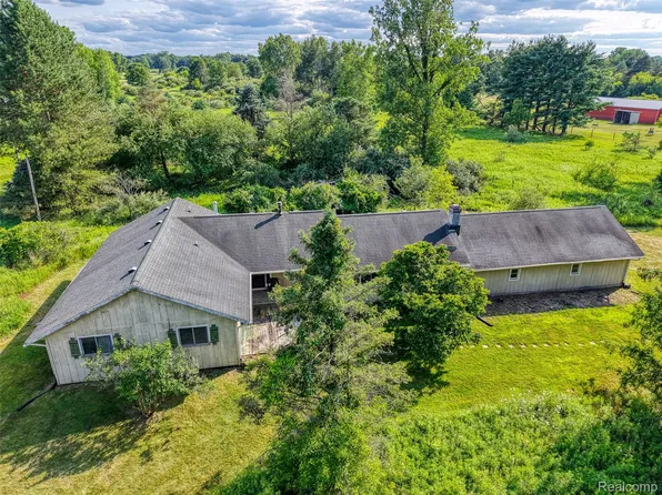 9671 Coon Lake Rd, Gregory, MI 48137
